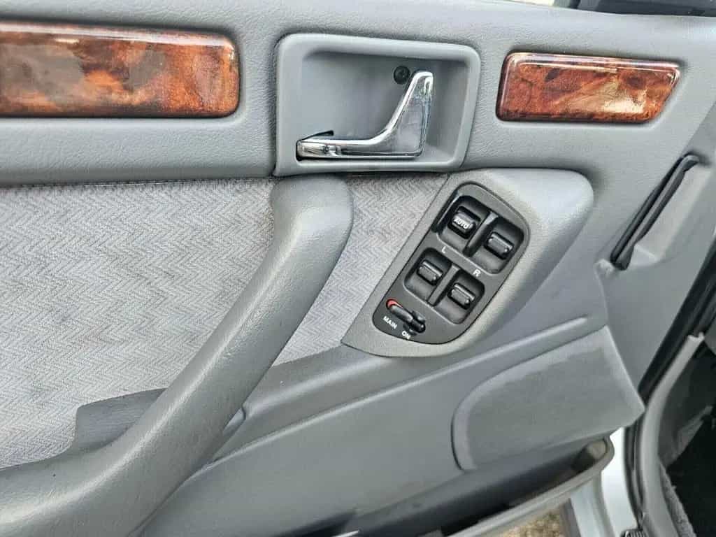 Rover 200 05/1993-photo-12