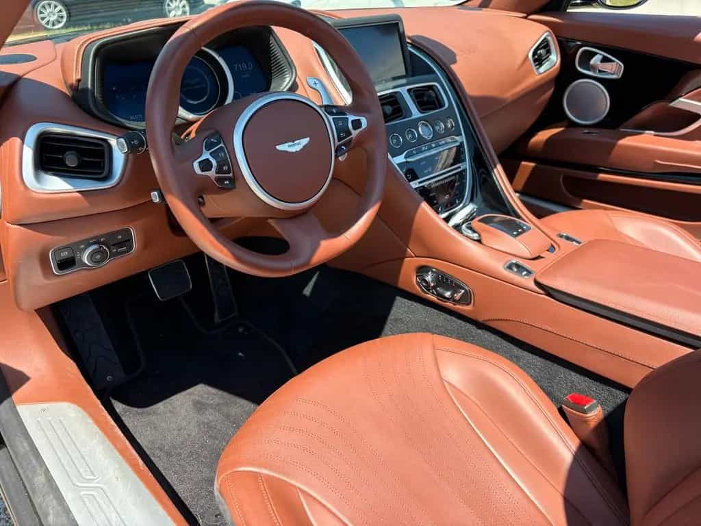 Aston Martin DB11 4.0 V8 Volante 11/2019-photo-11