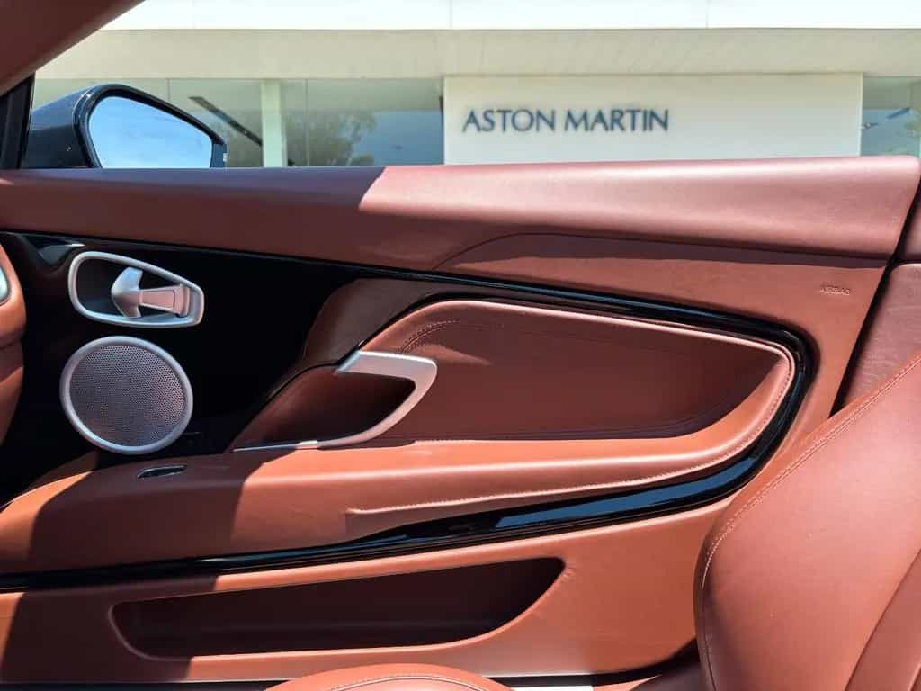 Aston Martin DB11 4.0 V8 Volante 11/2019-photo-24