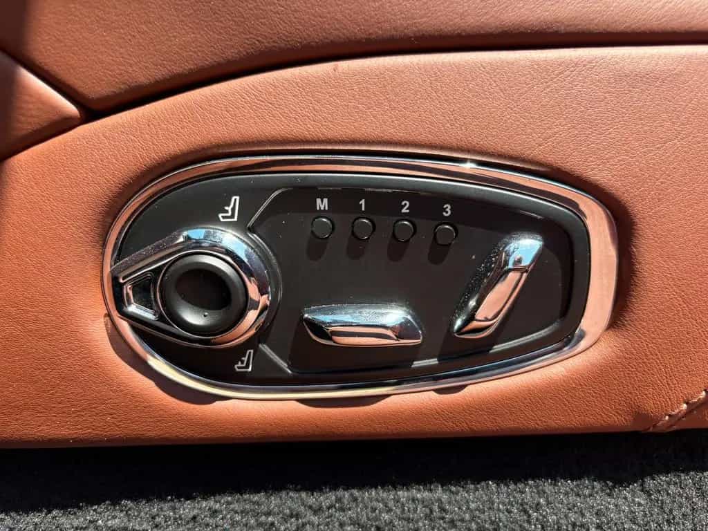 Aston Martin DB11 4.0 V8 Volante 11/2019-photo-25