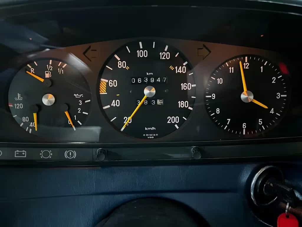 Mercedes-Benz 230 W123 06/1981-photo-10