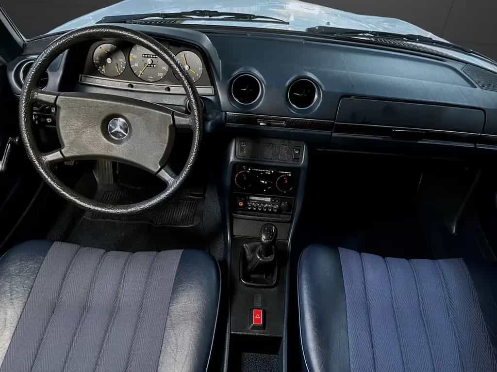 Mercedes-Benz 230 W123 06/1981-photo-12