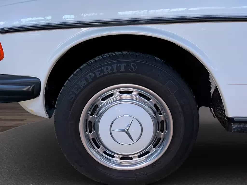 Mercedes-Benz 230 W123 06/1981-photo-18