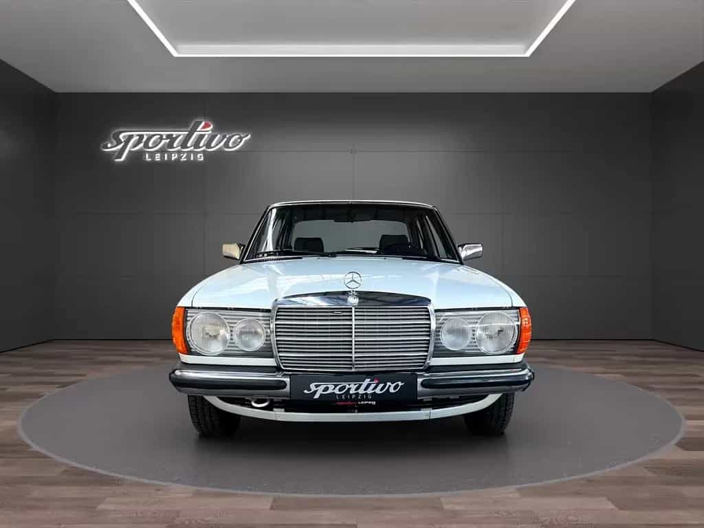 Mercedes-Benz 230 W123 06/1981-photo-2