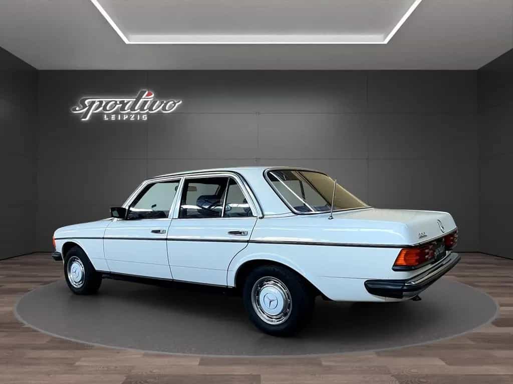 Mercedes-Benz 230 W123 06/1981-photo-4