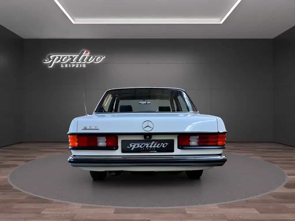 Mercedes-Benz 230 W123 06/1981-photo-5