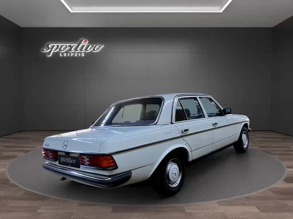 Mercedes-Benz 230 W123 06/1981-photo-6