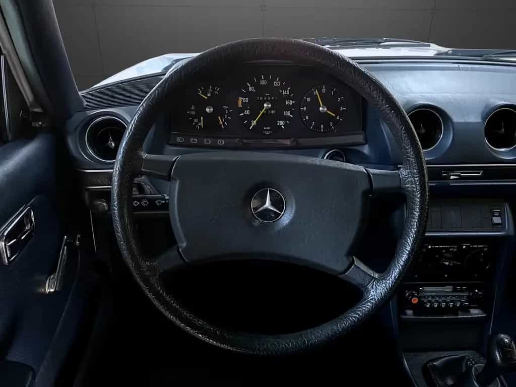 Mercedes-Benz 230 W123 06/1981-photo-9