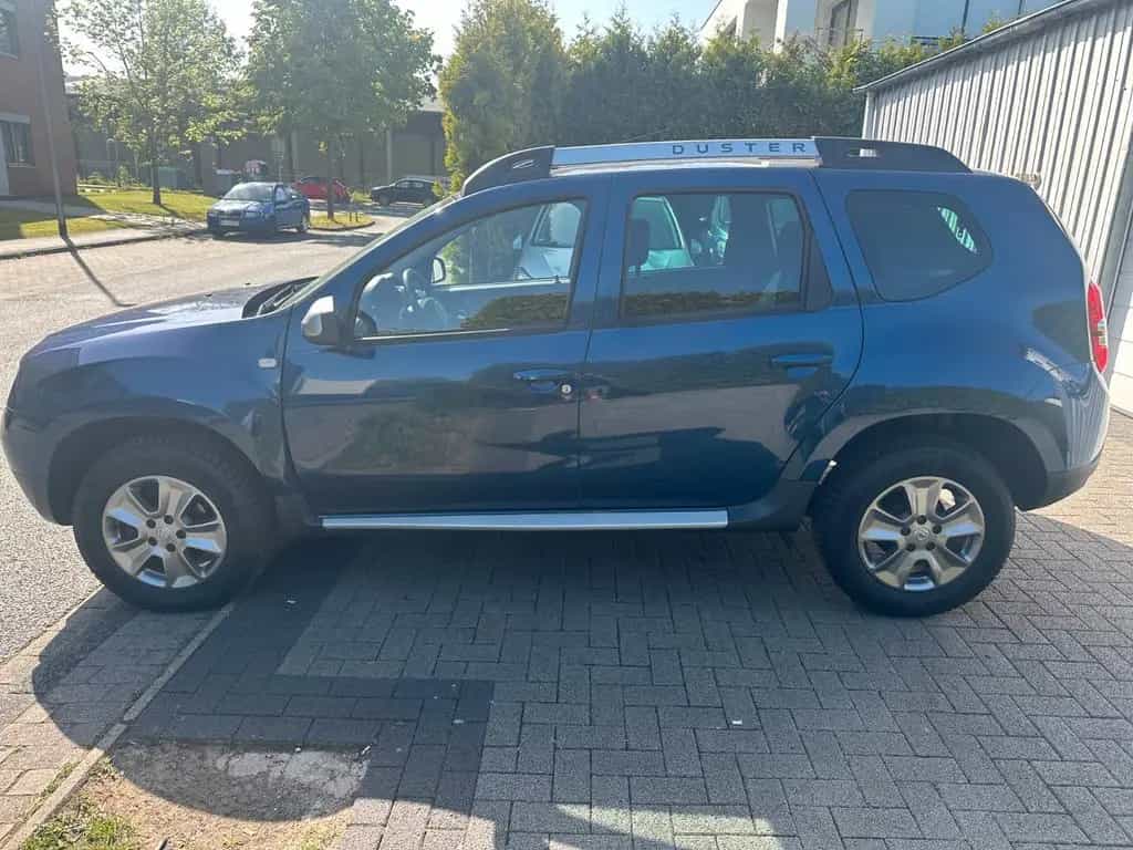 Dacia Duster I Celebration 4x2 * 1 Hand* Garantie 10/2015-photo-1