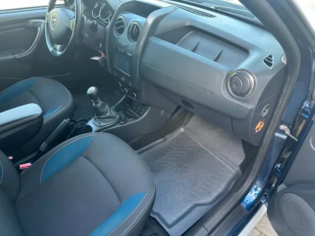 Dacia Duster I Celebration 4x2 * 1 Hand* Garantie 10/2015-photo-16