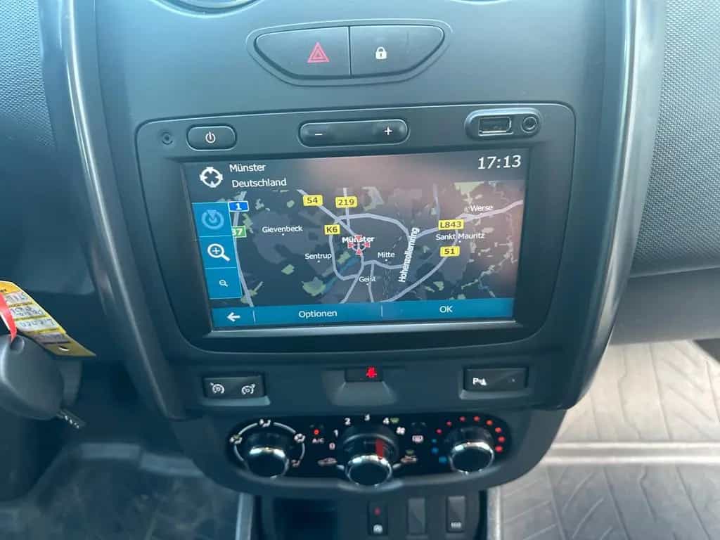 Dacia Duster I Celebration 4x2 * 1 Hand* Garantie 10/2015-photo-18