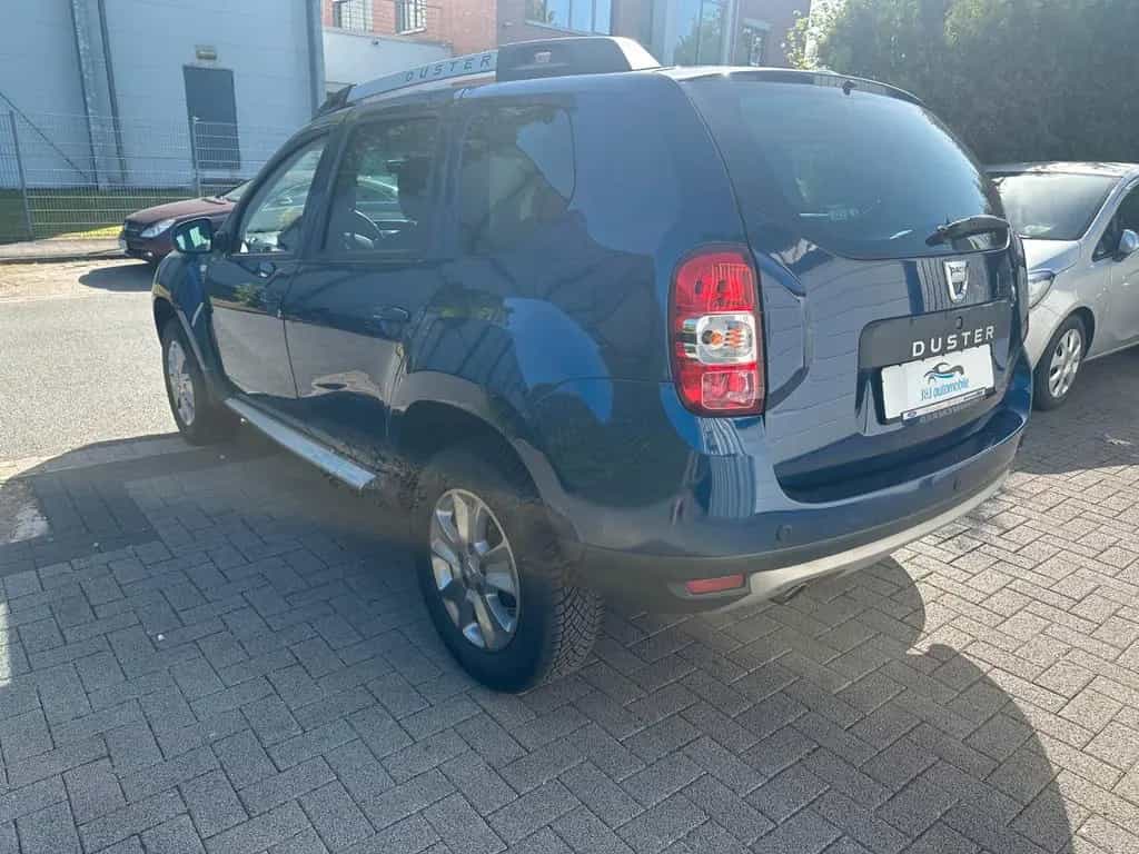 Dacia Duster I Celebration 4x2 * 1 Hand* Garantie 10/2015-photo-2