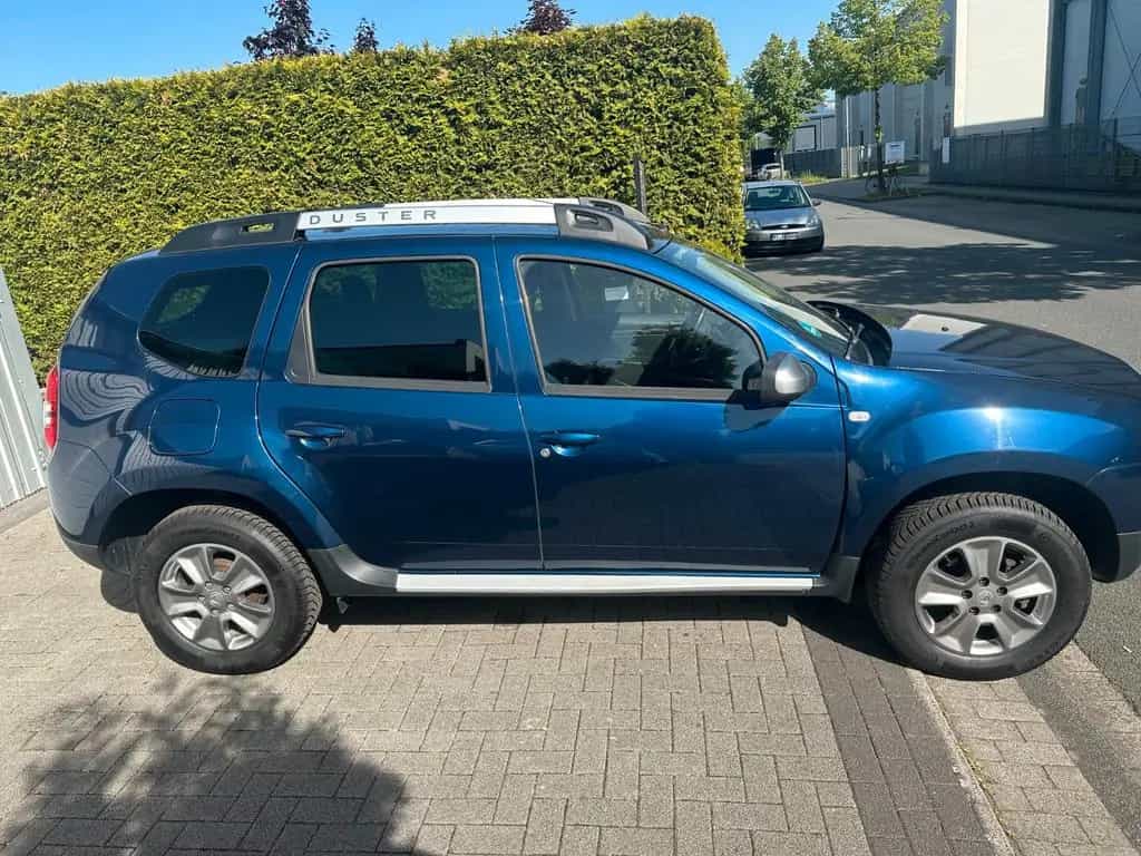 Dacia Duster I Celebration 4x2 * 1 Hand* Garantie 10/2015-photo-5