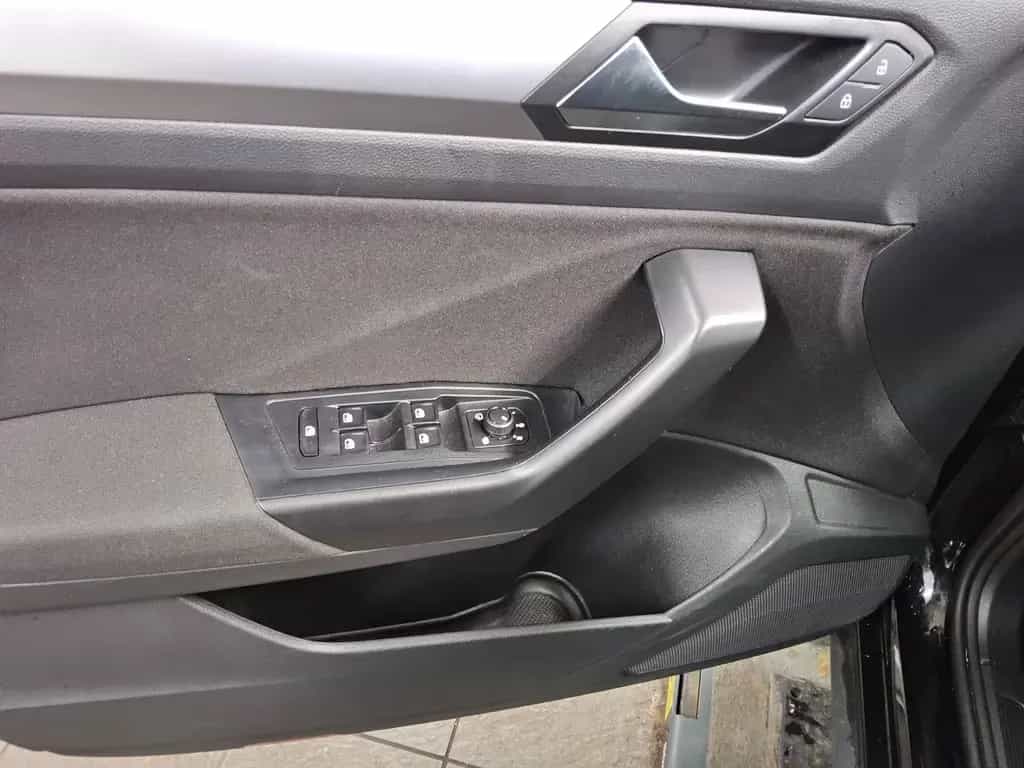 Volkswagen T-Roc 1.0 TSI Life LED DC PDC Shz DAB+ 04/2025-photo-9