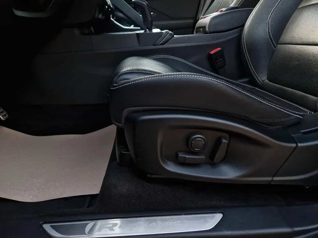 Jaguar E-Pace P300 R-Dynamic SE AWD +PANO+MERIDIAN+ 07/2020-photo-10