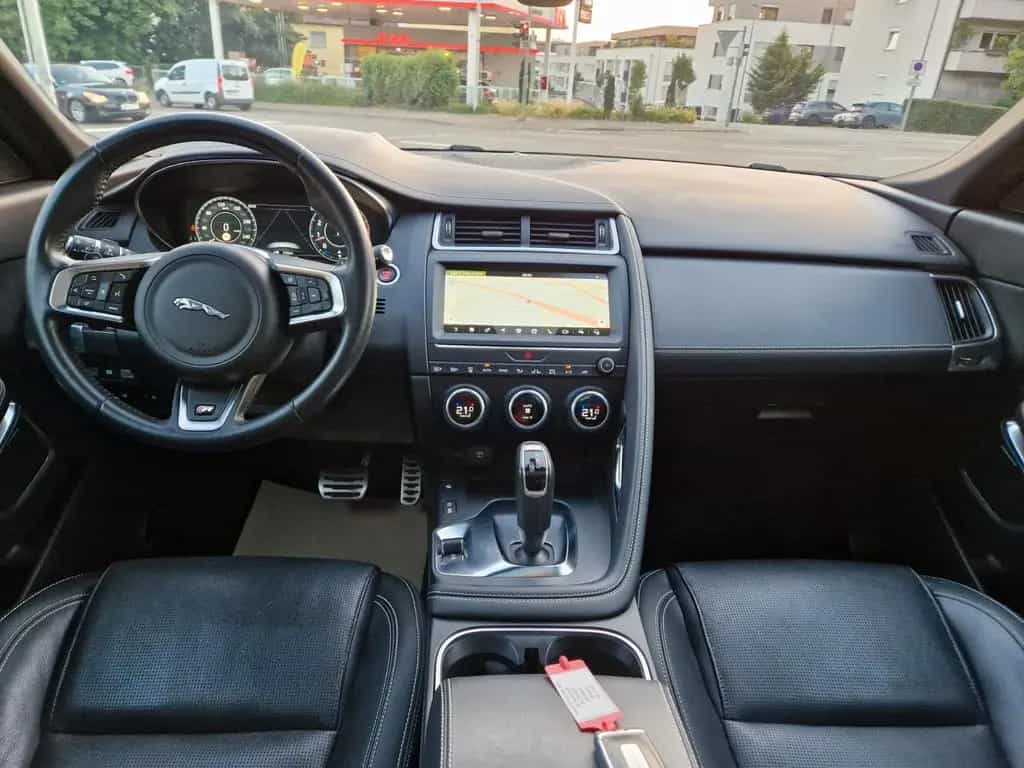 Jaguar E-Pace P300 R-Dynamic SE AWD +PANO+MERIDIAN+ 07/2020-photo-16
