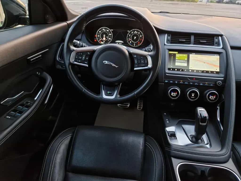 Jaguar E-Pace P300 R-Dynamic SE AWD +PANO+MERIDIAN+ 07/2020-photo-17