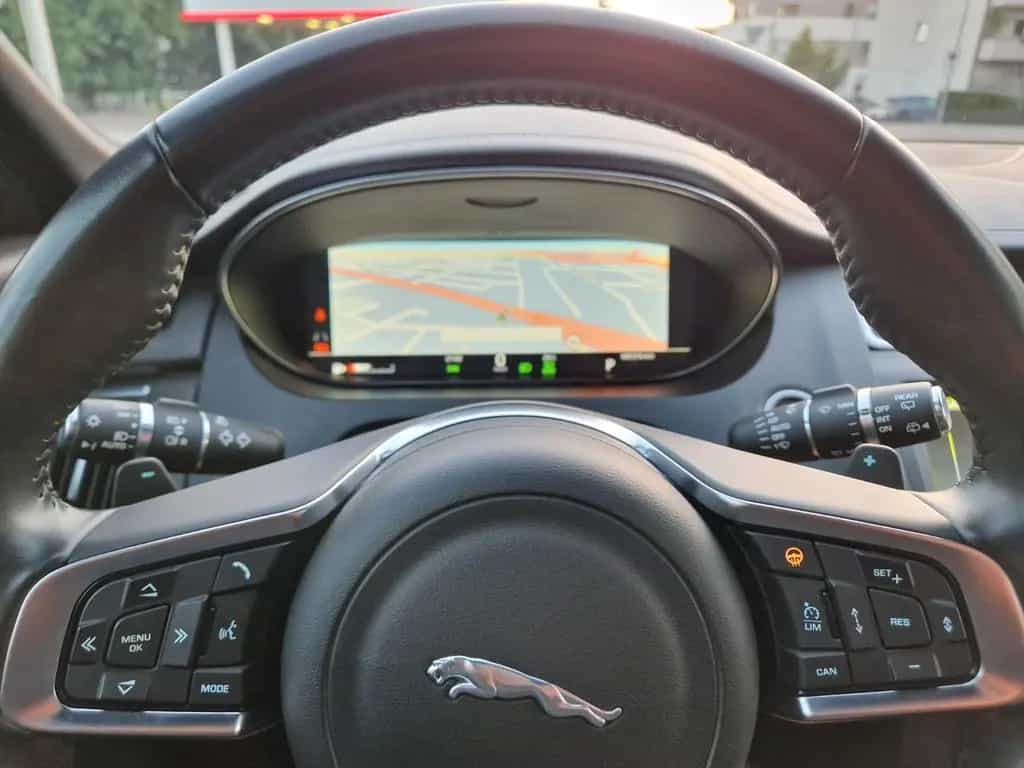 Jaguar E-Pace P300 R-Dynamic SE AWD +PANO+MERIDIAN+ 07/2020-photo-18