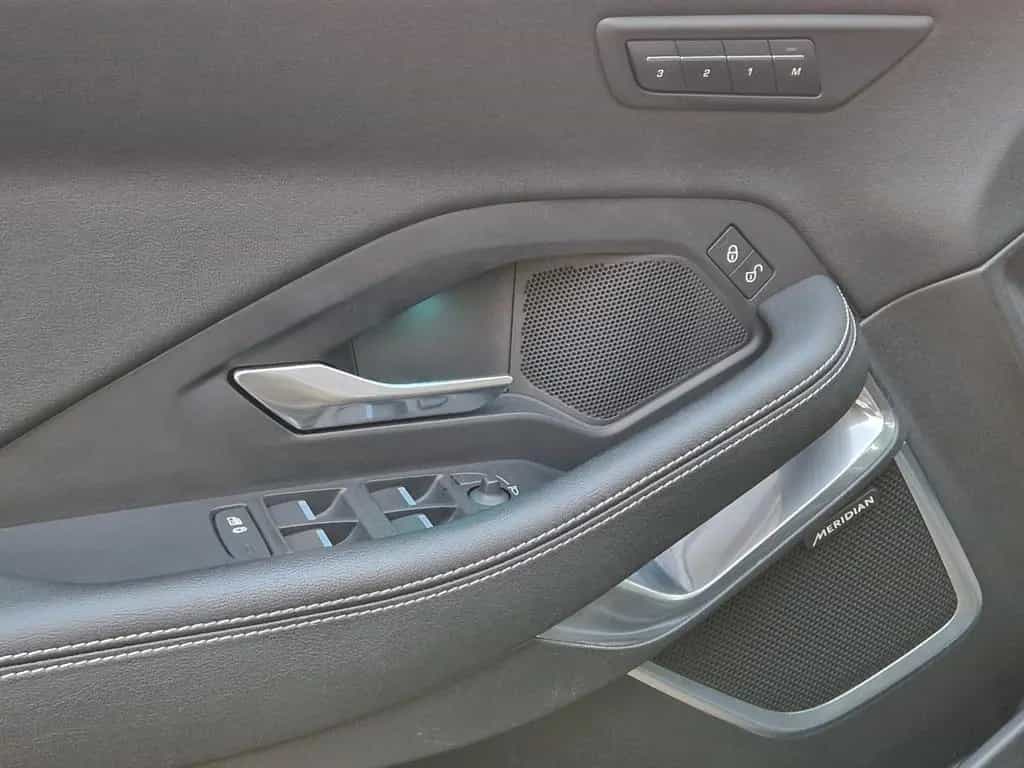 Jaguar E-Pace P300 R-Dynamic SE AWD +PANO+MERIDIAN+ 07/2020-photo-27
