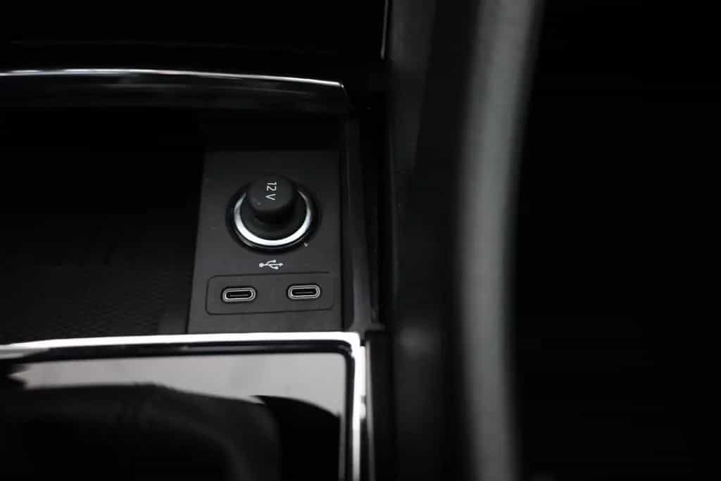 Skoda Karoq 1.5 TSI LED Kamera Sitzheizung 06/2024-photo-13