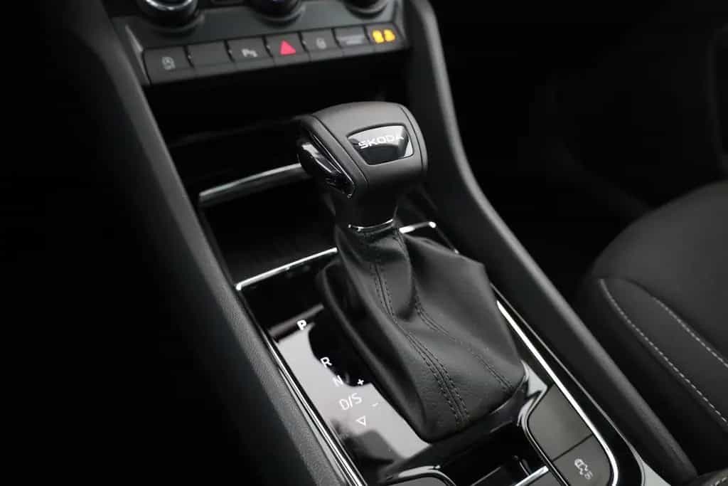 Skoda Karoq 1.5 TSI LED Kamera Sitzheizung 06/2024-photo-14