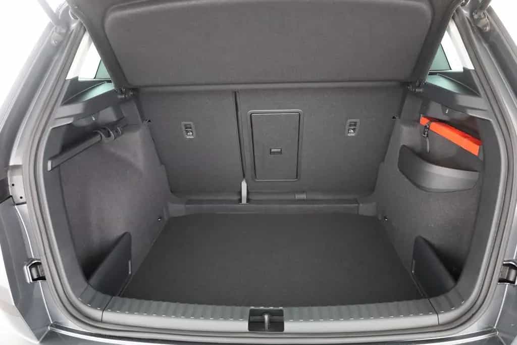 Skoda Karoq 1.5 TSI LED Kamera Sitzheizung 06/2024-photo-27