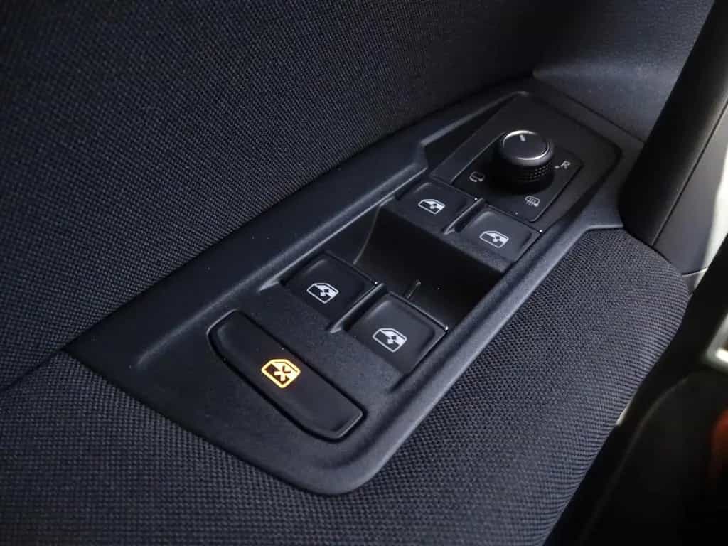 Volkswagen Tiguan 1.5 TSI DSG Active LED ACC Navi Kamera 08/2021-photo-26