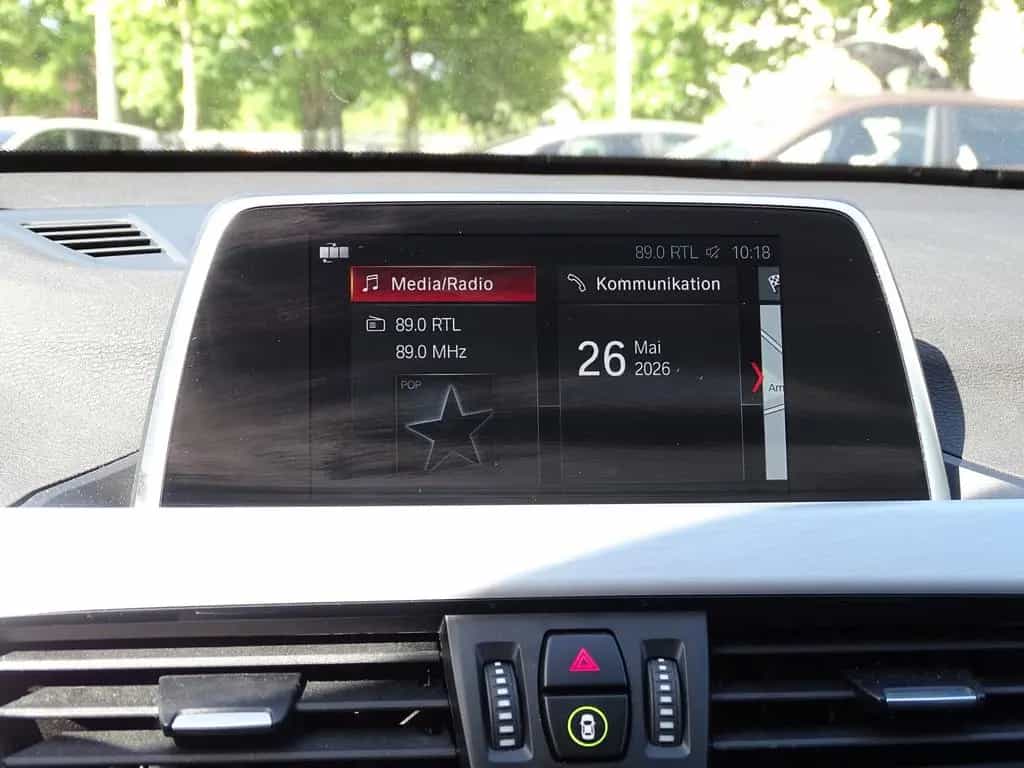 BMW X1 xDrive 20 d Sport Line Aut. LED Navi Kamera 06/2018-photo-10