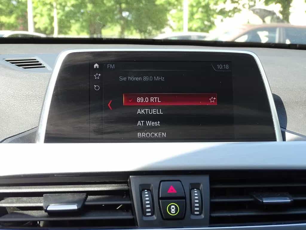 BMW X1 xDrive 20 d Sport Line Aut. LED Navi Kamera 06/2018-photo-13