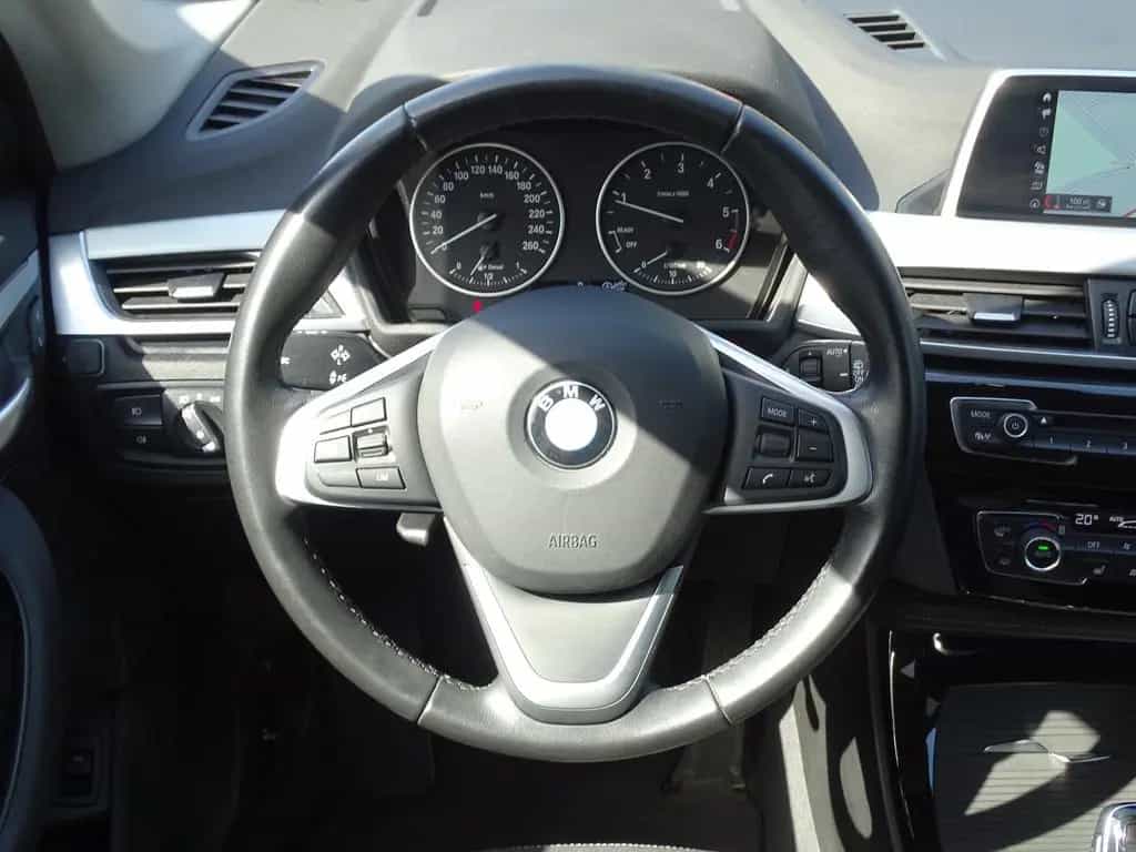 BMW X1 xDrive 20 d Sport Line Aut. LED Navi Kamera 06/2018-photo-16