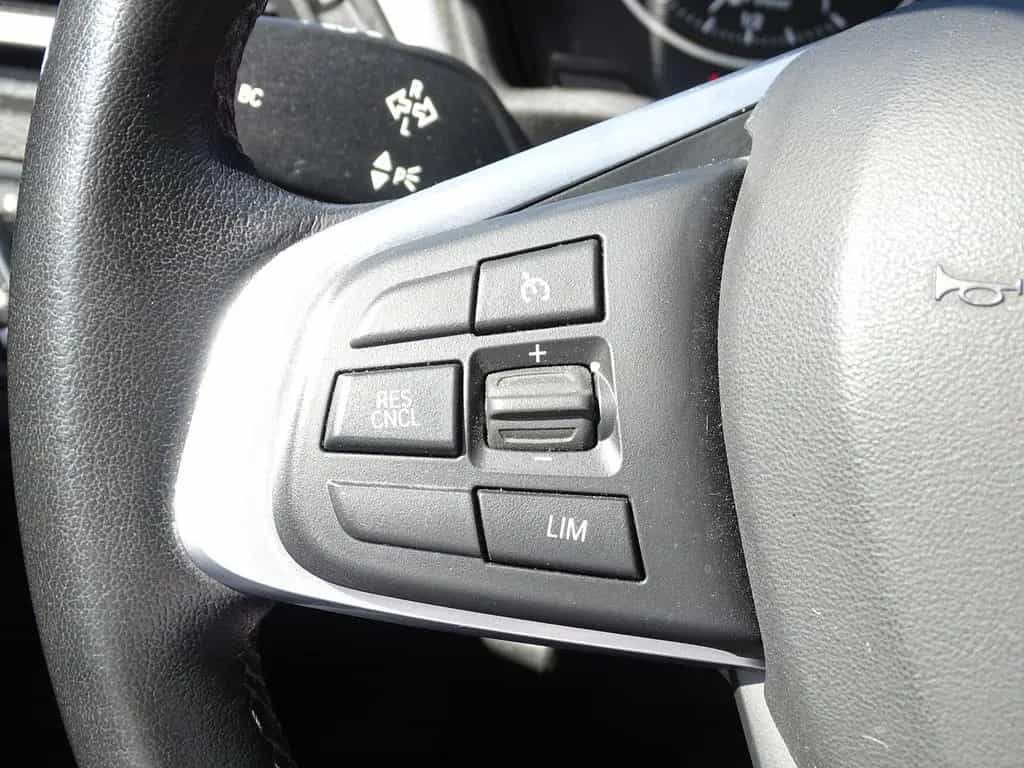 BMW X1 xDrive 20 d Sport Line Aut. LED Navi Kamera 06/2018-photo-17