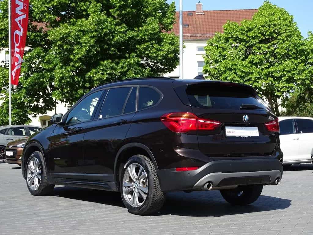 BMW X1 xDrive 20 d Sport Line Aut. LED Navi Kamera 06/2018-photo-2