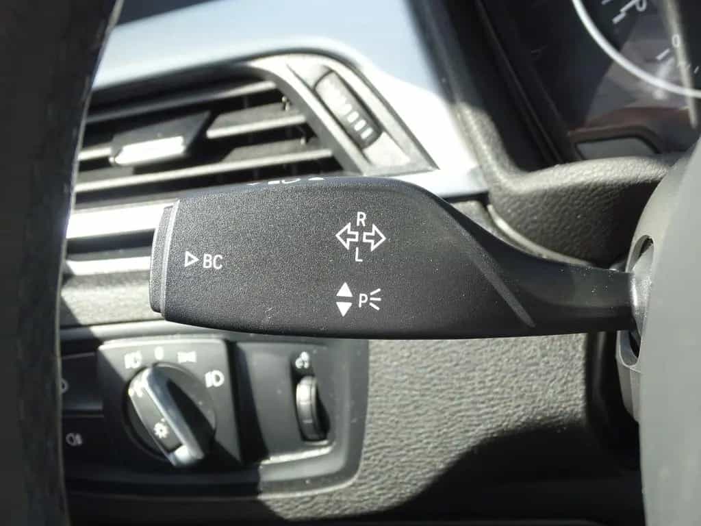 BMW X1 xDrive 20 d Sport Line Aut. LED Navi Kamera 06/2018-photo-20