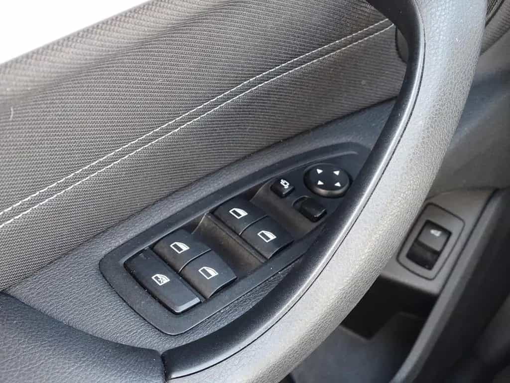 BMW X1 xDrive 20 d Sport Line Aut. LED Navi Kamera 06/2018-photo-23