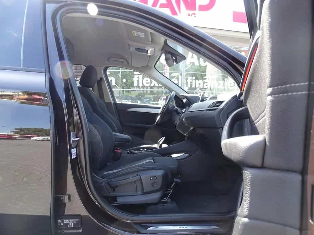 BMW X1 xDrive 20 d Sport Line Aut. LED Navi Kamera 06/2018-photo-25