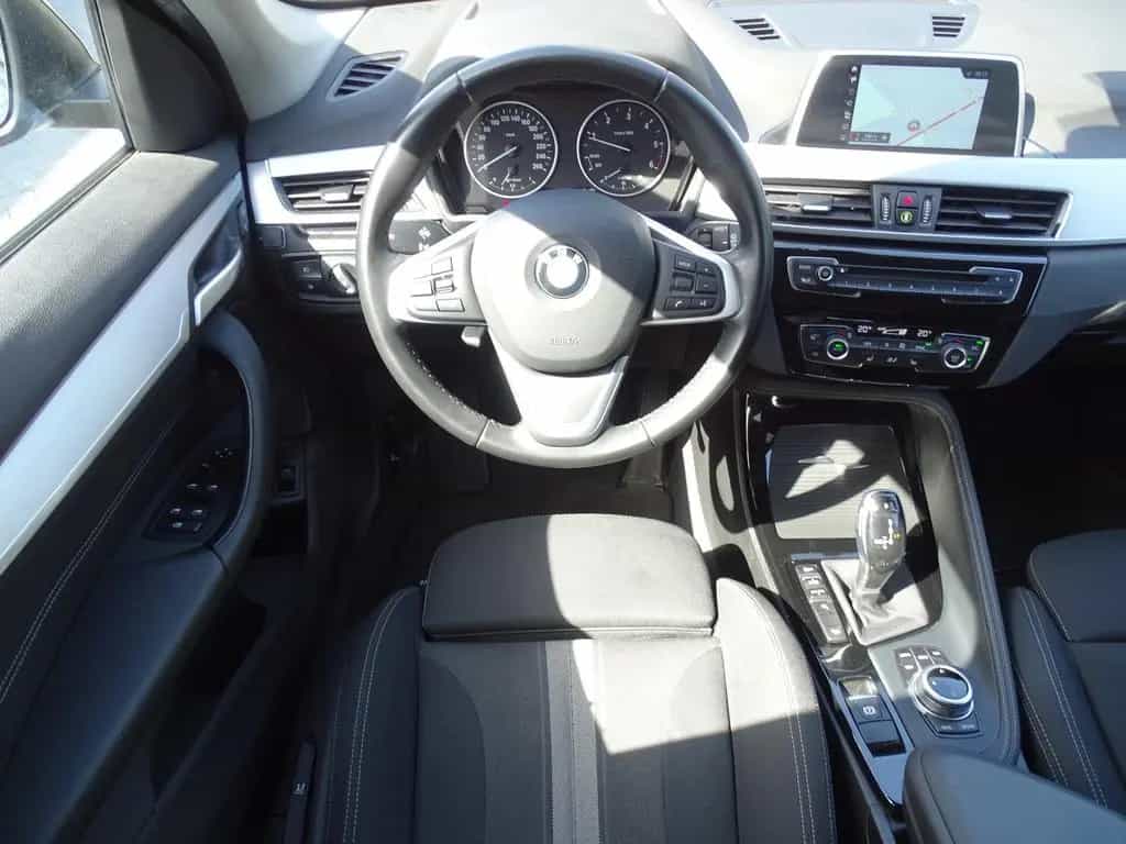 BMW X1 xDrive 20 d Sport Line Aut. LED Navi Kamera 06/2018-photo-9
