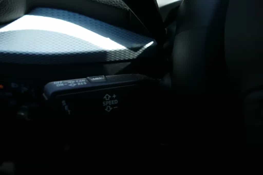 Audi Q2 1.4 TFSI Navi Tempomat Sitzheizung Leder PDC 03/2017-photo-11
