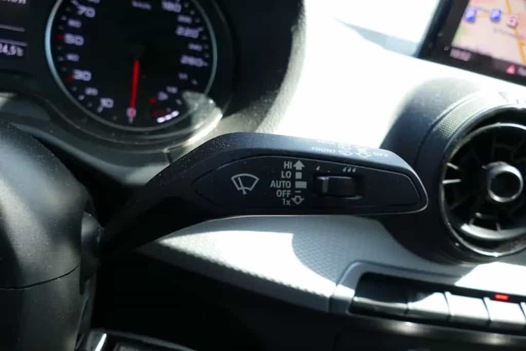 Audi Q2 1.4 TFSI Navi Tempomat Sitzheizung Leder PDC 03/2017-photo-12
