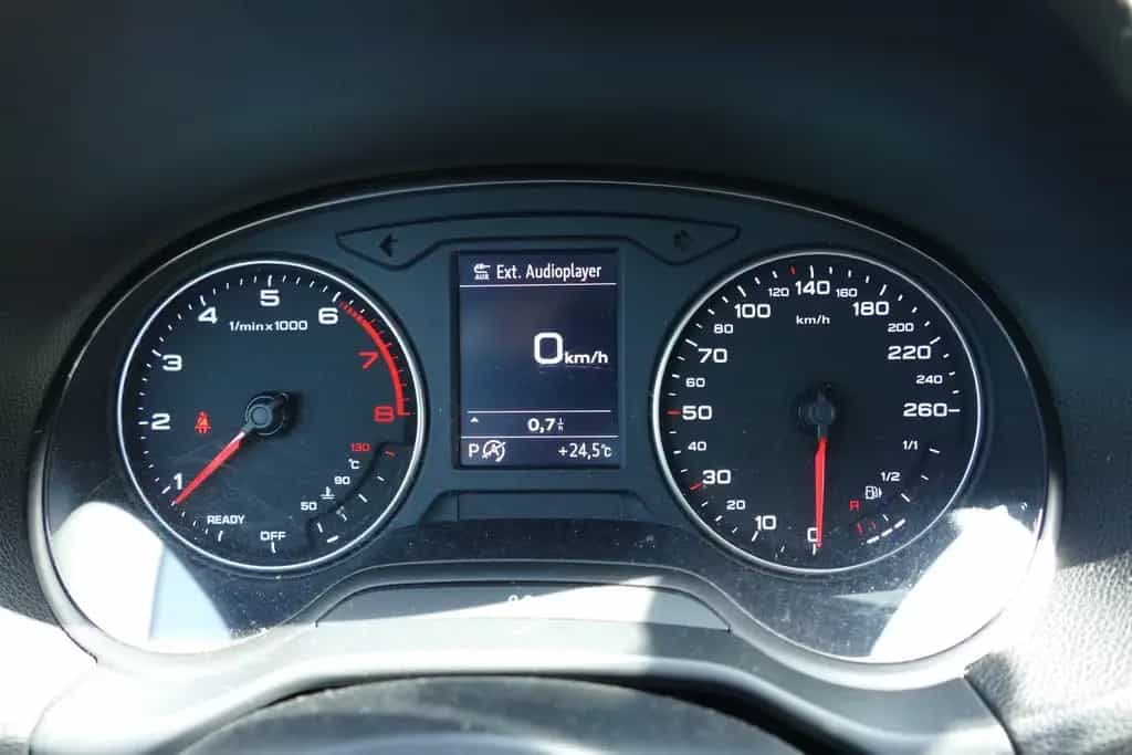 Audi Q2 1.4 TFSI Navi Tempomat Sitzheizung Leder PDC 03/2017-photo-13