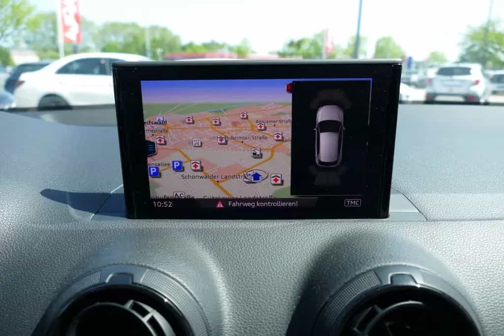 Audi Q2 1.4 TFSI Navi Tempomat Sitzheizung Leder PDC 03/2017-photo-14