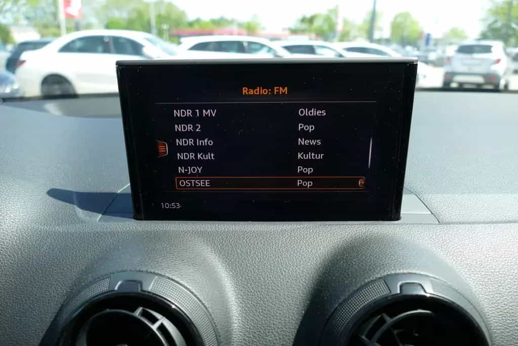 Audi Q2 1.4 TFSI Navi Tempomat Sitzheizung Leder PDC 03/2017-photo-15
