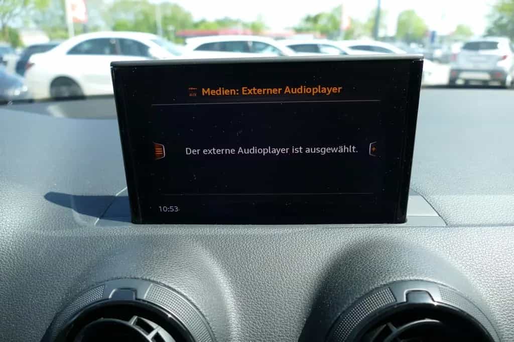 Audi Q2 1.4 TFSI Navi Tempomat Sitzheizung Leder PDC 03/2017-photo-16