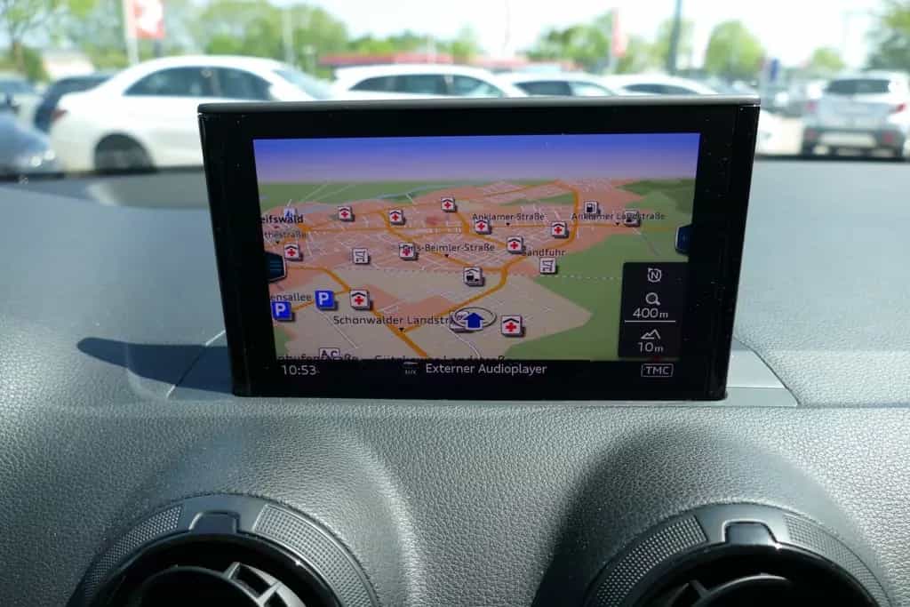 Audi Q2 1.4 TFSI Navi Tempomat Sitzheizung Leder PDC 03/2017-photo-17