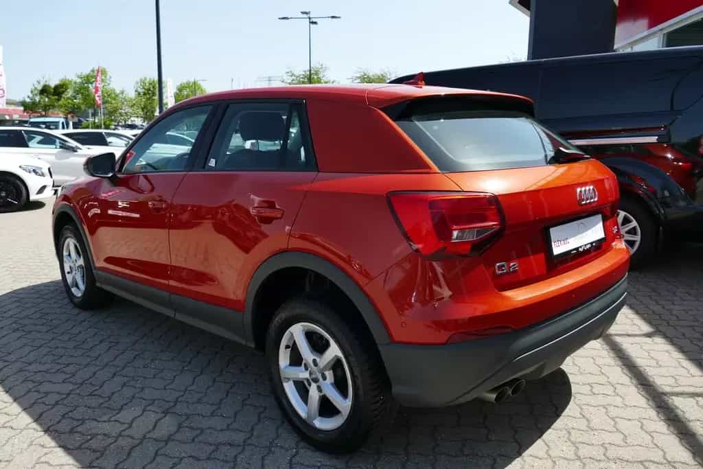 Audi Q2 1.4 TFSI Navi Tempomat Sitzheizung Leder PDC 03/2017-photo-2