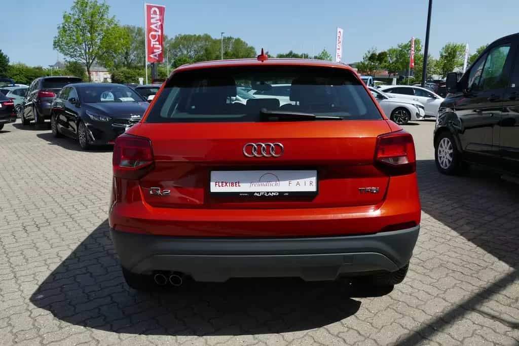 Audi Q2 1.4 TFSI Navi Tempomat Sitzheizung Leder PDC 03/2017-photo-3