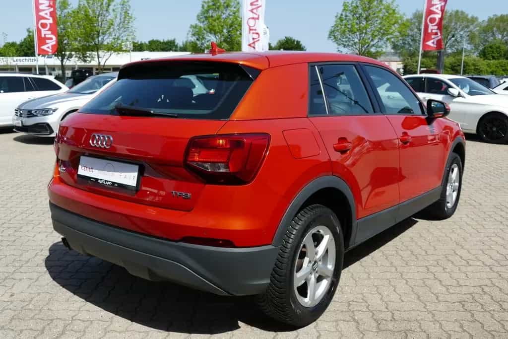 Audi Q2 1.4 TFSI Navi Tempomat Sitzheizung Leder PDC 03/2017-photo-4