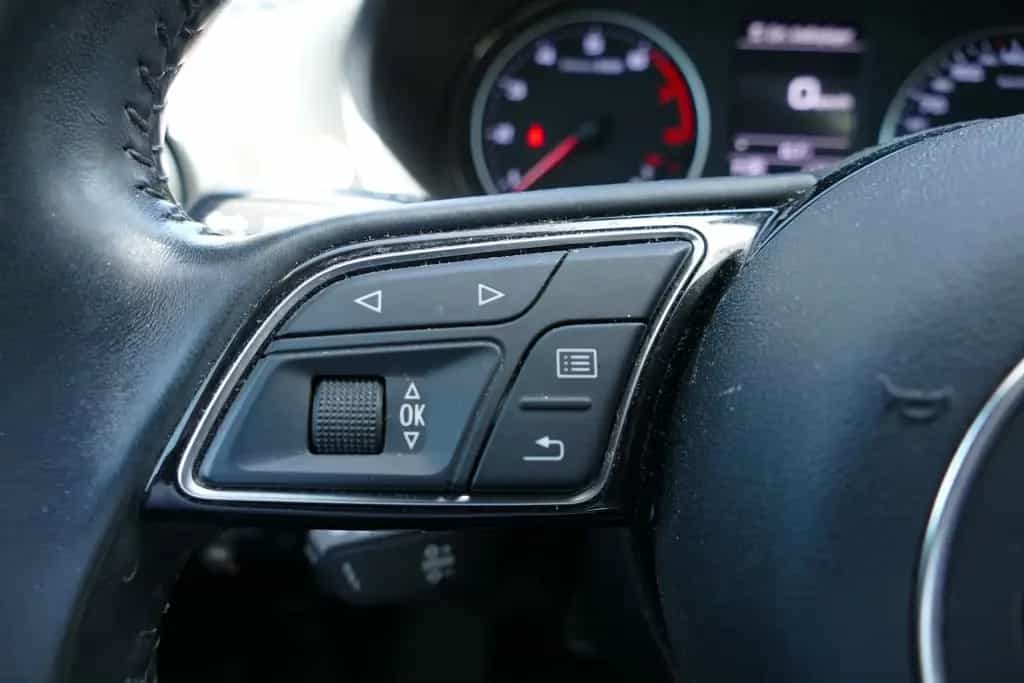 Audi Q2 1.4 TFSI Navi Tempomat Sitzheizung Leder PDC 03/2017-photo-8