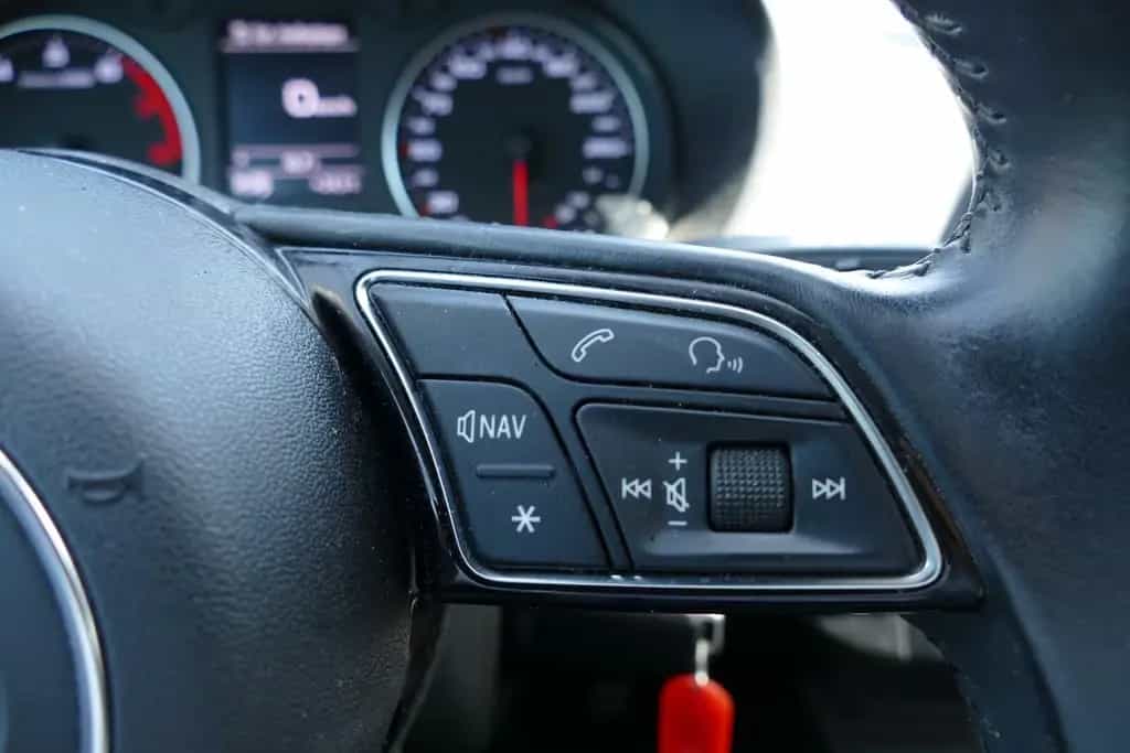 Audi Q2 1.4 TFSI Navi Tempomat Sitzheizung Leder PDC 03/2017-photo-9