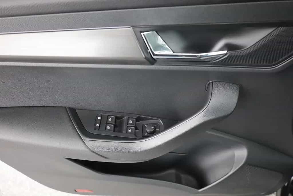 Skoda Karoq 1.0 TSI Clever LED 4x Sitzheizung Keyless 01/2022-photo-21