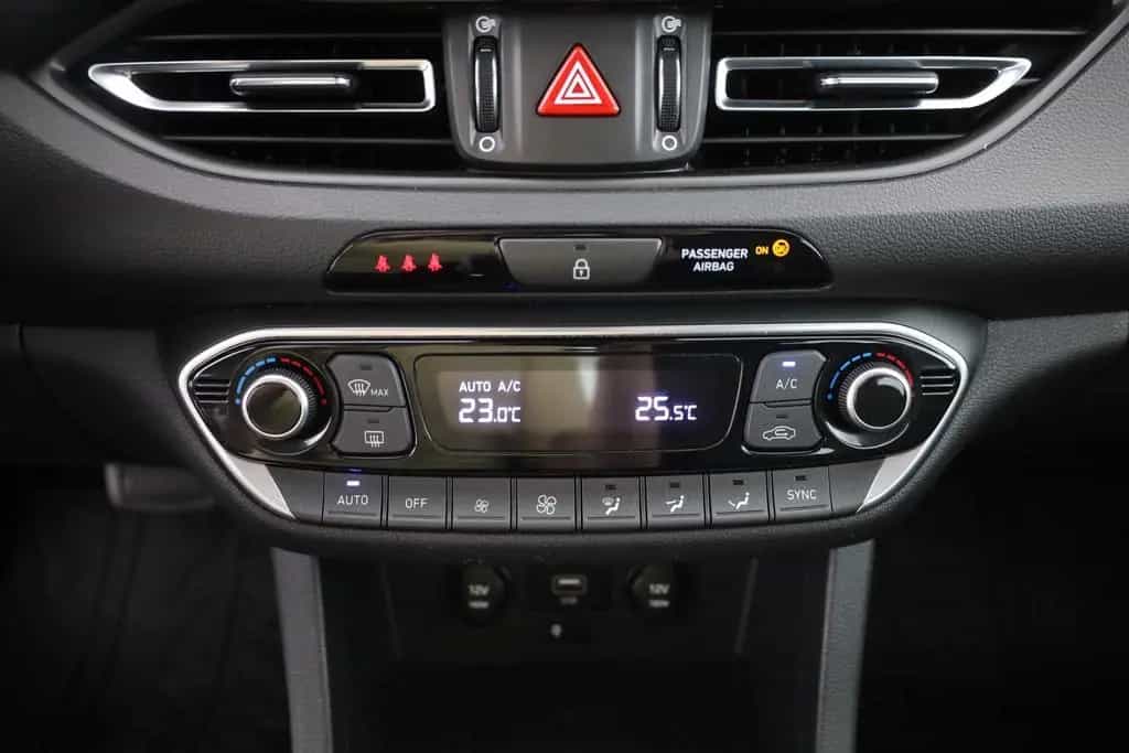 Hyundai i30 1.5 T-GDI DCT Intro Edition LED Kamera PDC 09/2020-photo-11